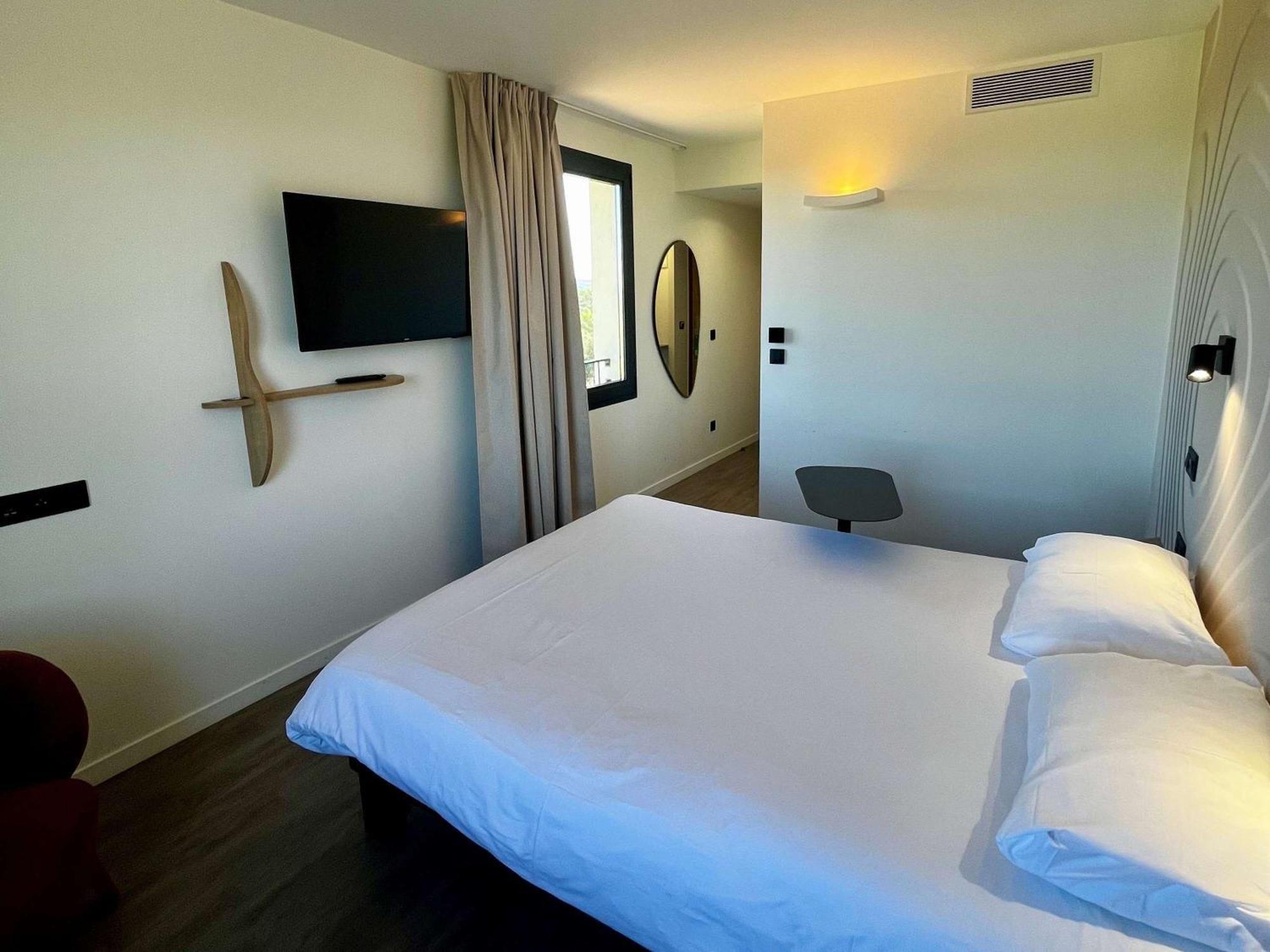 Ibis Styles Cabries Aix-En-Provence Tgv Hotel Exterior foto