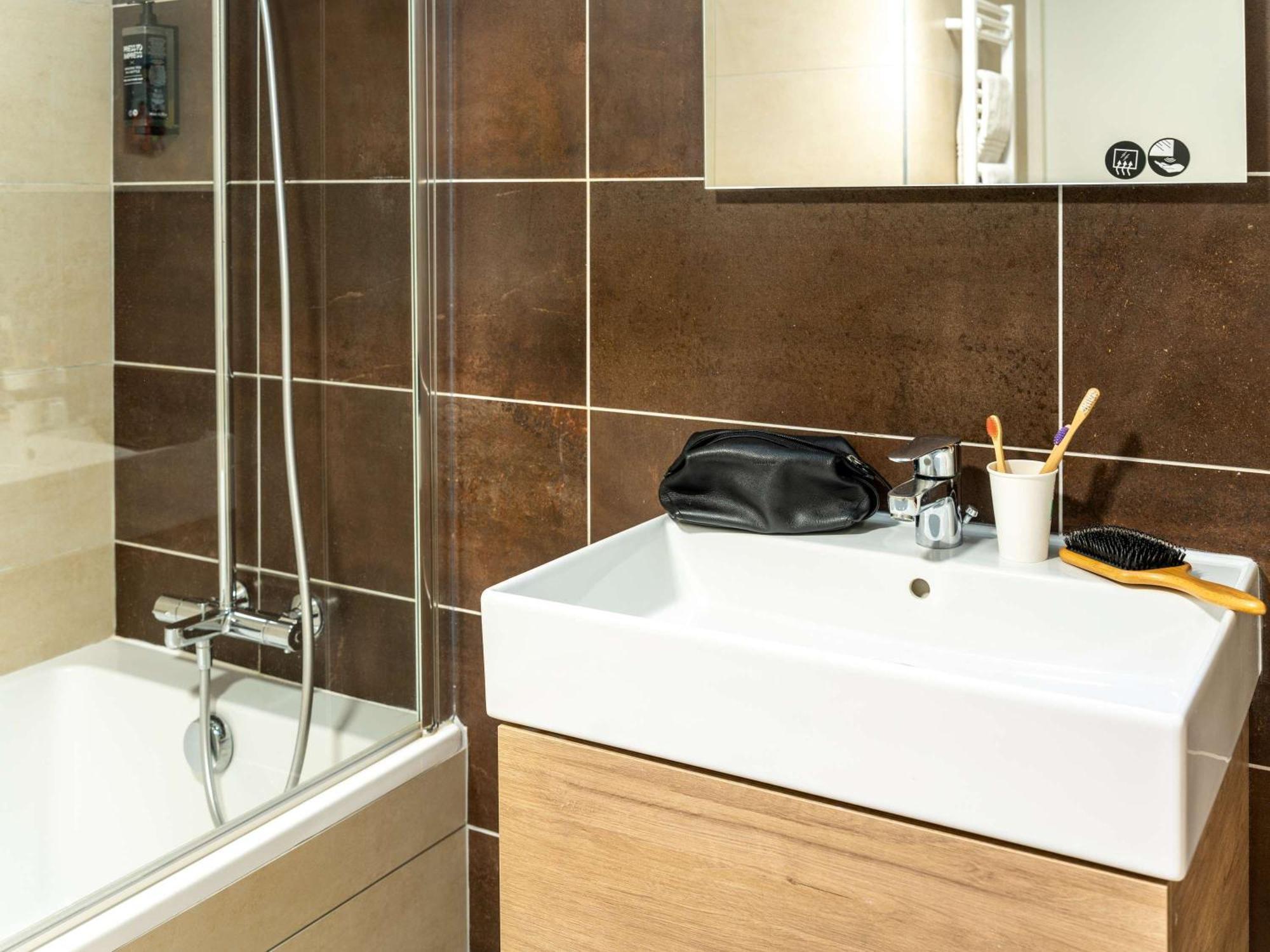 Ibis Styles Cabries Aix-En-Provence Tgv Hotel Exterior foto