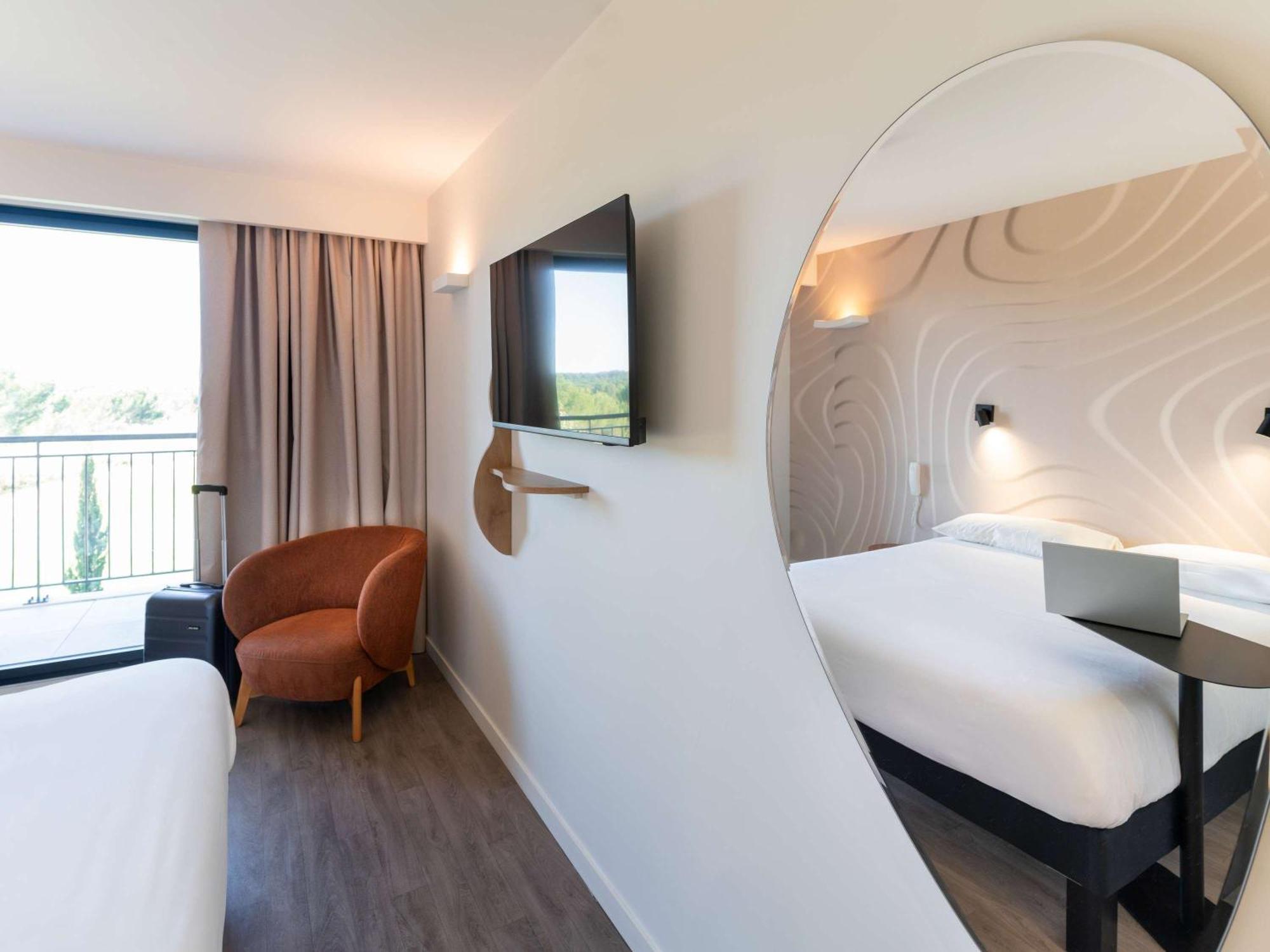 Ibis Styles Cabries Aix-En-Provence Tgv Hotel Exterior foto