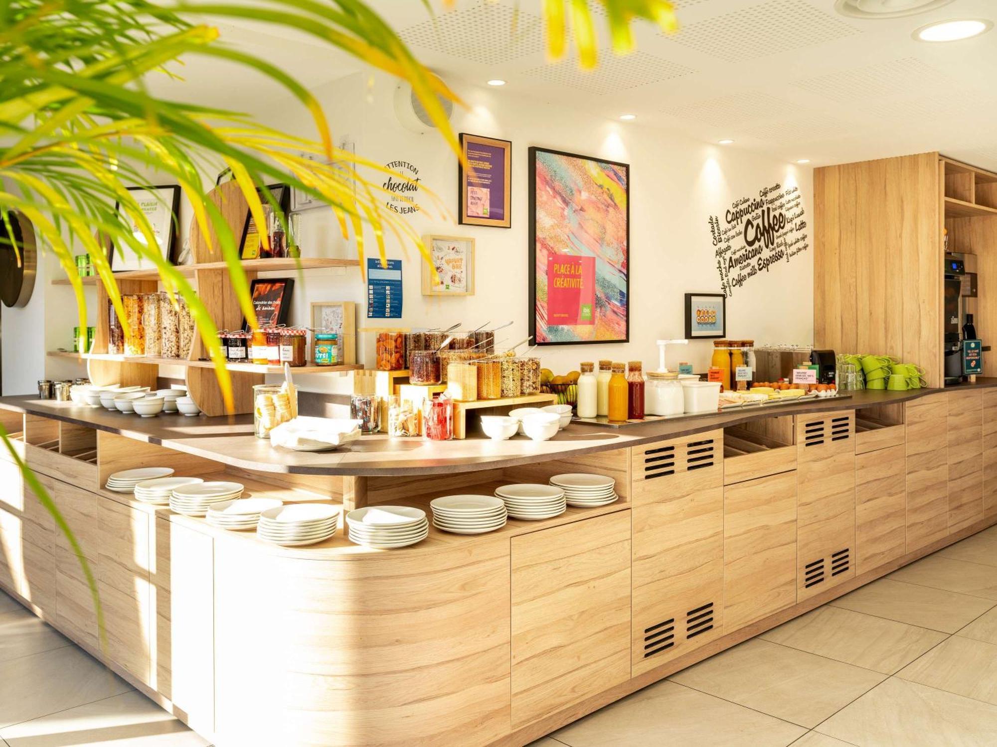 Ibis Styles Cabries Aix-En-Provence Tgv Hotel Exterior foto