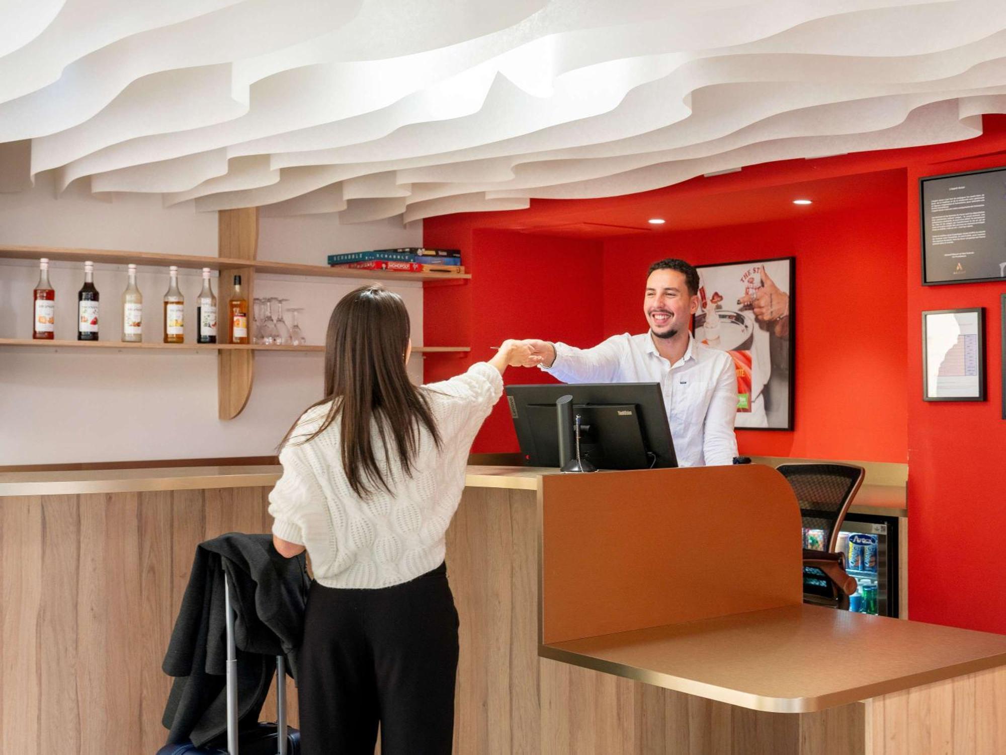 Ibis Styles Cabries Aix-En-Provence Tgv Hotel Exterior foto
